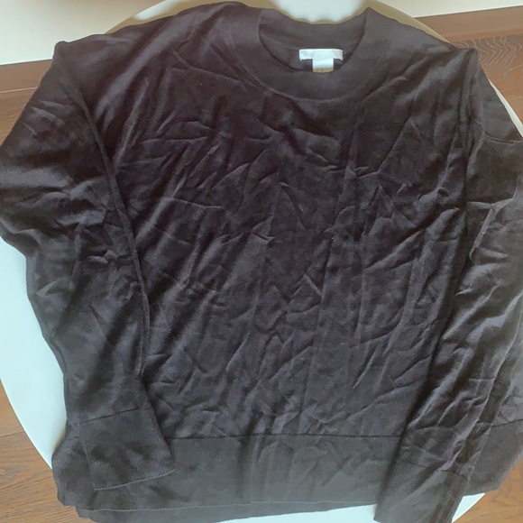 H&M size XS black t-shirt jumper. Never worn. Can fit size small also. Boxy fit. - Picture 3 of 10